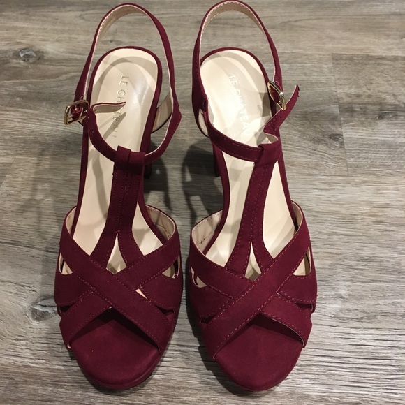 Le Chateau 4” burgundy heels, size 37 - Picture 2 of 2